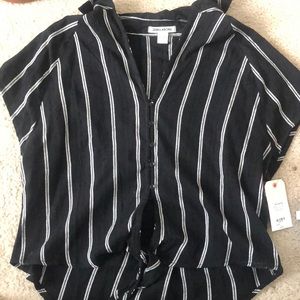 BILLABONG BLACK AND WHITE T-SHIRT